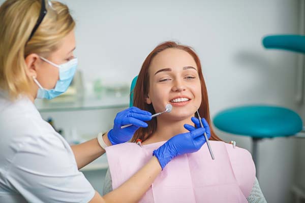 How Cosmetic Dentistry Can Address Stained Teeth