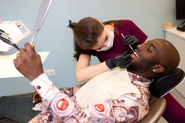 Issues A Cosmetic Dentist Can Fix With Dental Veneers